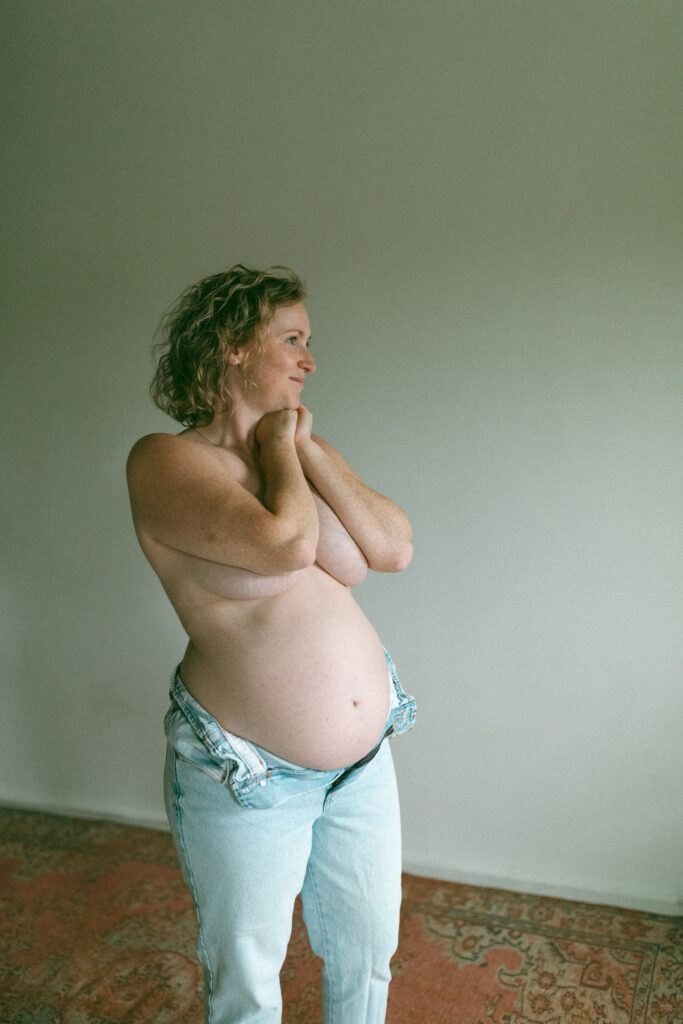 Maternity photoshoot at home in Boston
